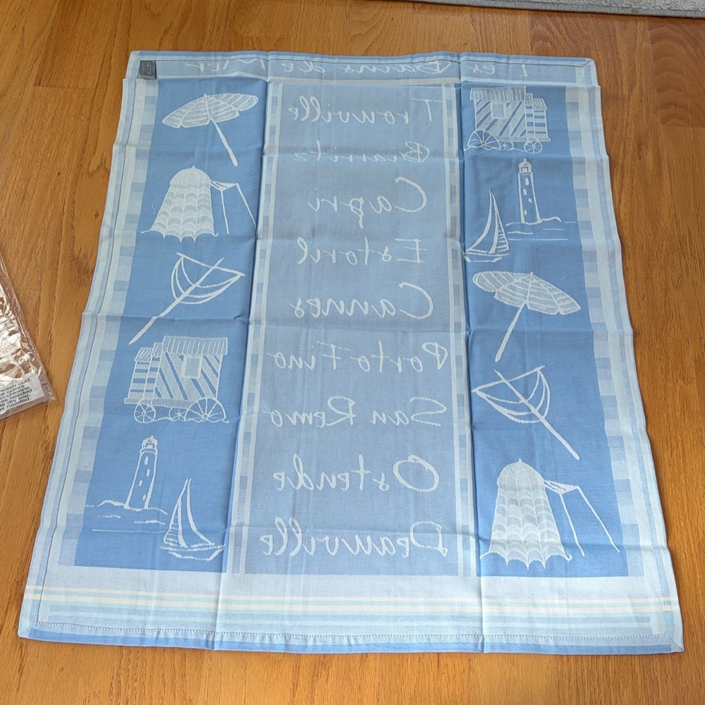 Isadora Paris set of two kitchen towels Les Bain de Mers NWT/NIP - Picture 3 of 6